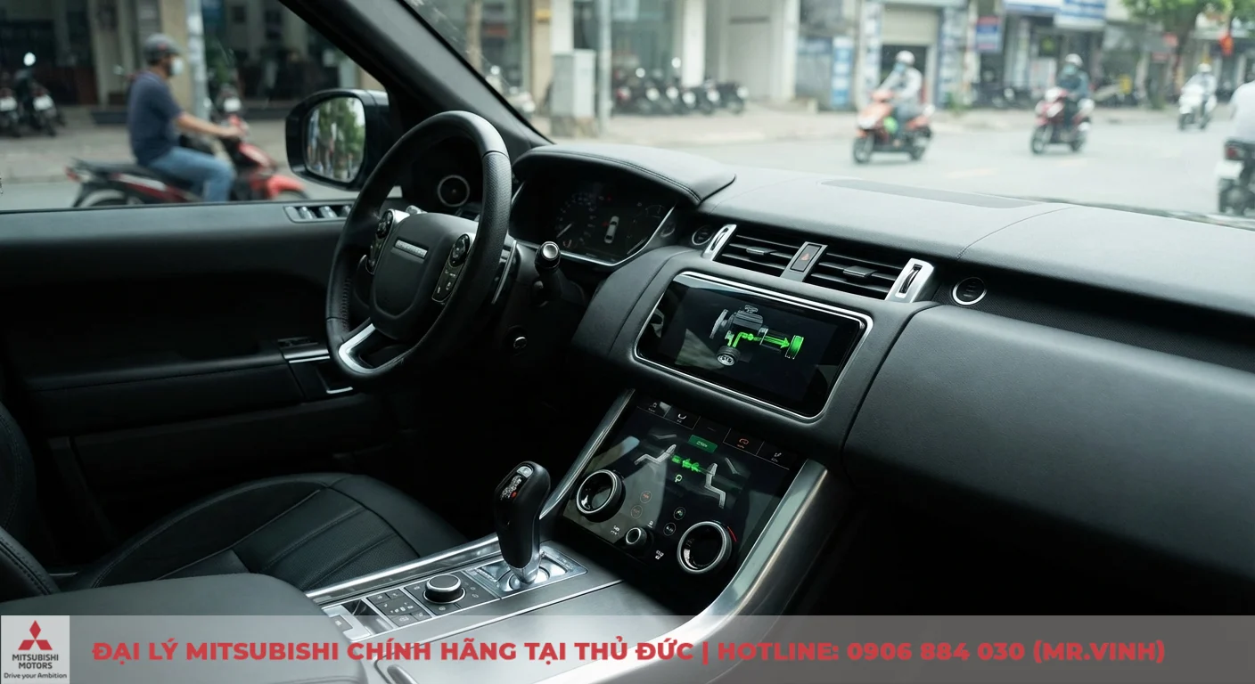 M&agrave;n h&igrave;nh trung t&acirc;m Xpander 2026 hiển thị hệ thống động cơ v&agrave; hộp số, minh họa vận h&agrave;nh hiệu suất cao