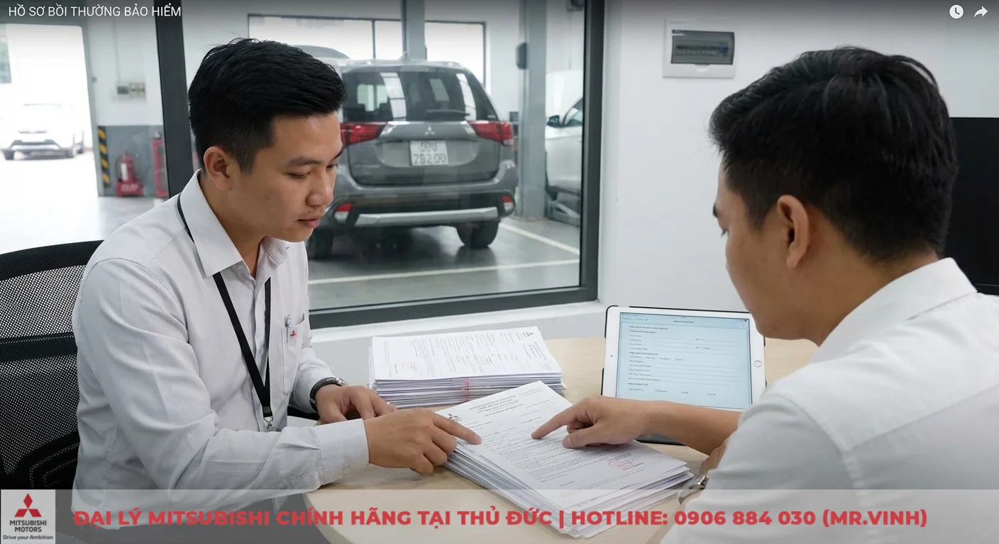 Bảo hiểm cháy nổ xe ô tô: Phạm vi, hồ sơ, quy trình bồi thường 2 Hồ sơ bồi thường bảo hiểm cháy nổ xe ô tô được nhân viên hướng dẫn khách hàng xem xét, chuẩn bị đầy đủ biểu mẫu cần thiết