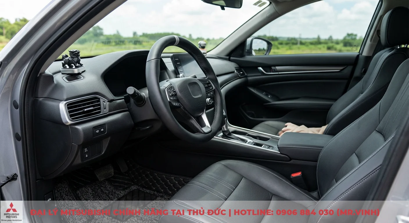 Nữ 1982 mua xe màu gì hợp mệnh Đại Khê Thủy? Hút tài lộc, bình an 3 Mẹo chọn màu nội thất và phụ kiện xe như ghế da đen, thảm sàn và vật phẩm phong thủy giúp tăng cường may mắn