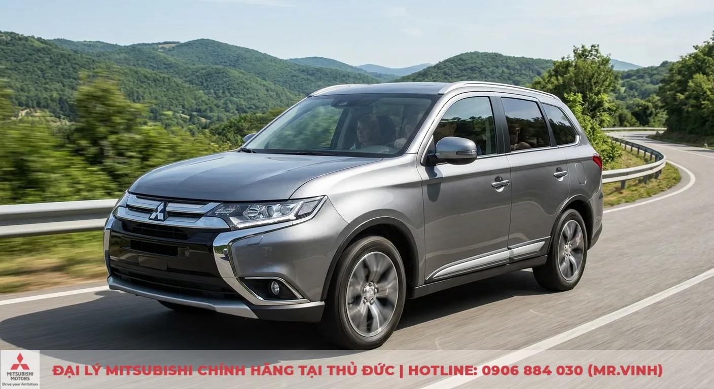 So sánh Mitsubishi Outlander: Đánh giá chi tiết & ưu nhược điểm 1 Mitsubishi Outlander 2017 với thiết kế Dynamic Shield hiện đại, ngoại thất mạnh mẽ vận hành linh hoạt trên đường đèo núi